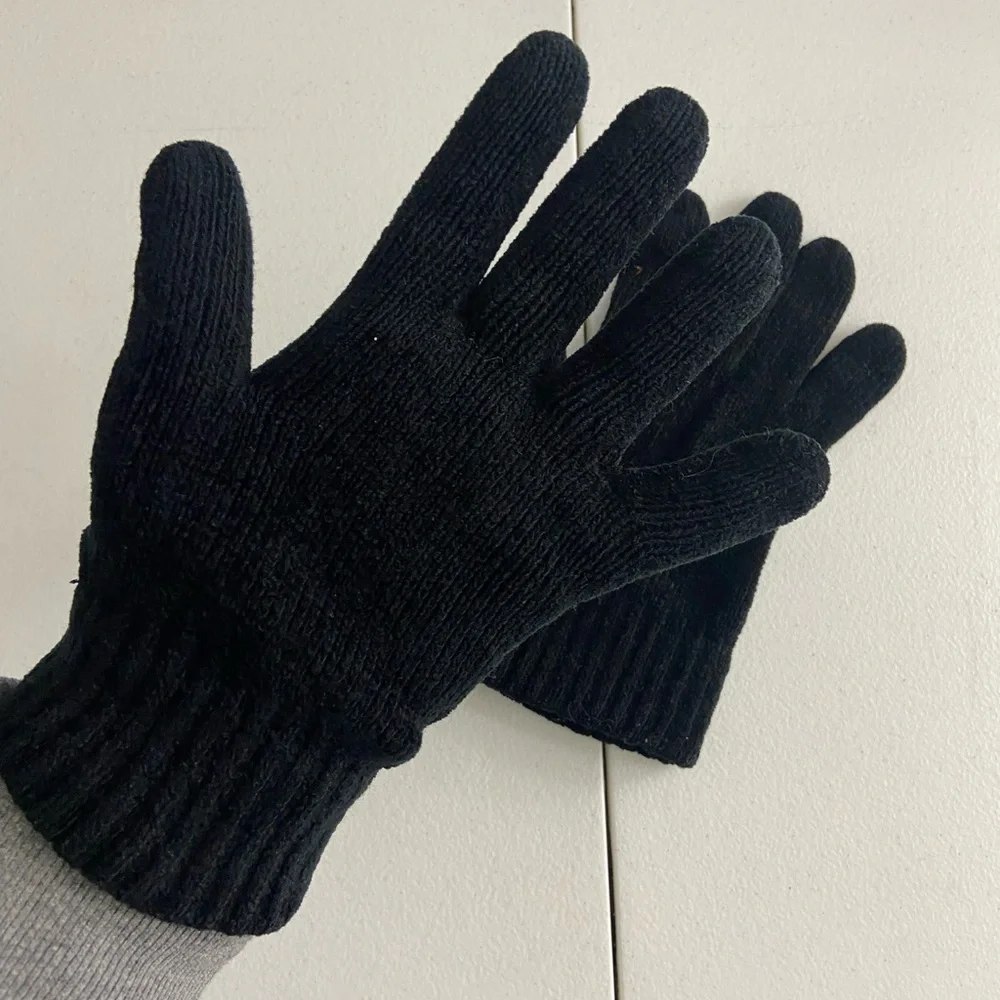 NWOT women’s‎ solid black soft chenille warm knit winter gloves accessories